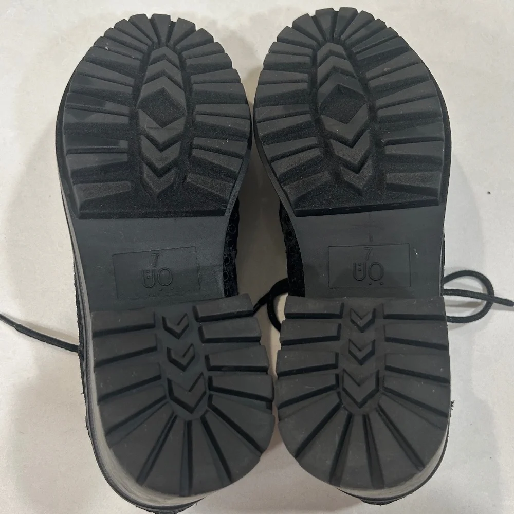 URBAN OUTFITTERS Eyelet Oxford Platform Black Size 7 LIKE NEW